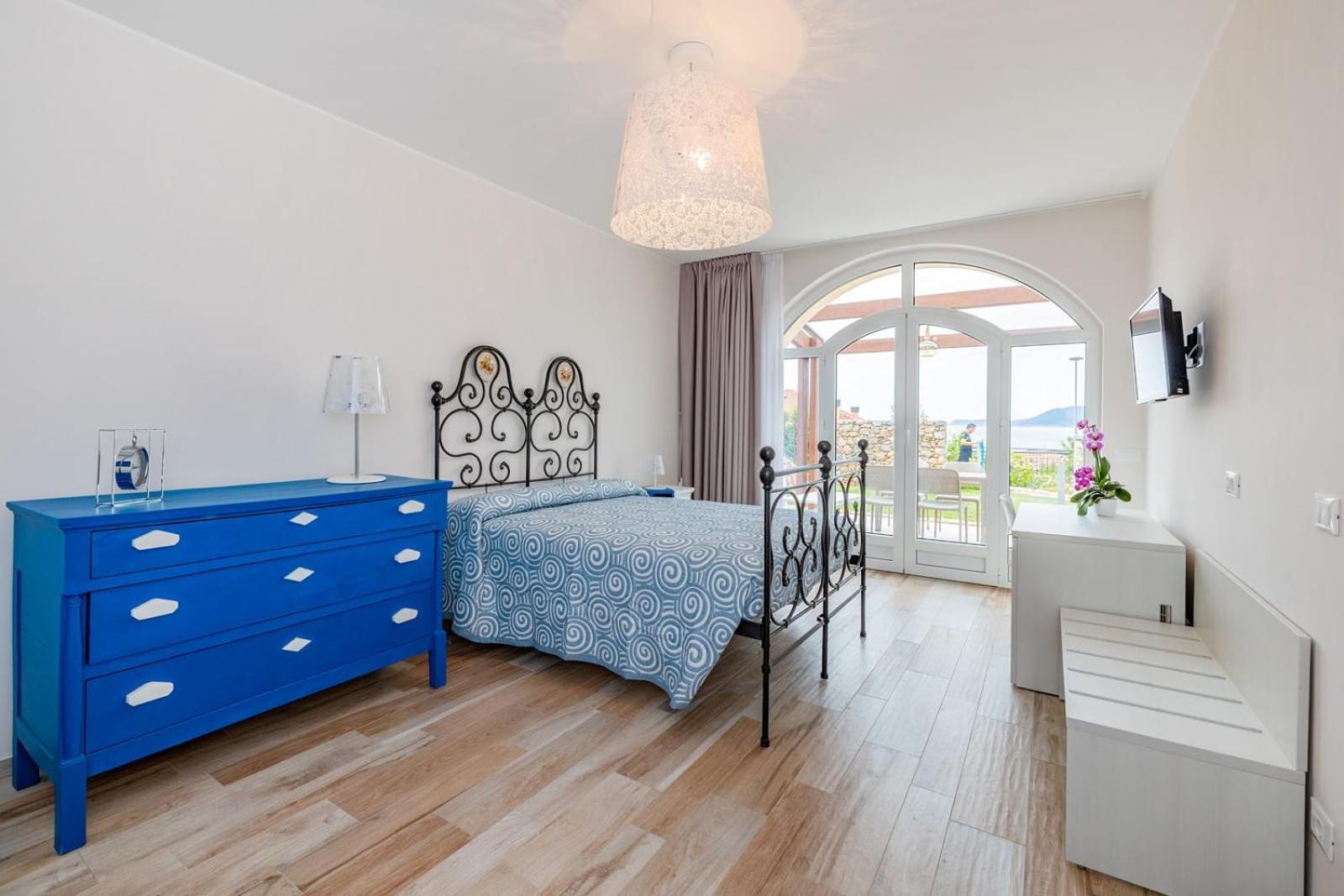 Mirto Blu Bed & Breakfast บอร์จิโอแวเรซซี ภายนอก รูปภาพ